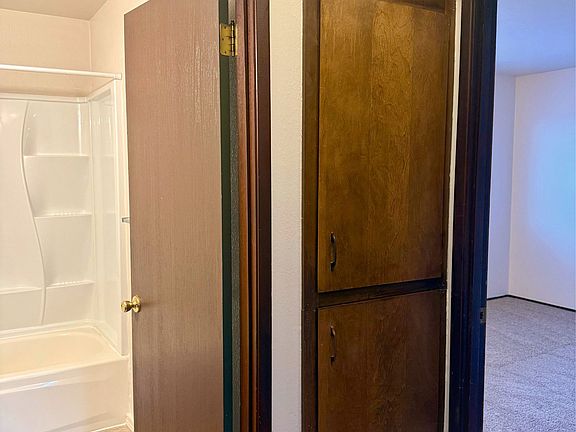4th image of 422 E Bay Dr NE #20