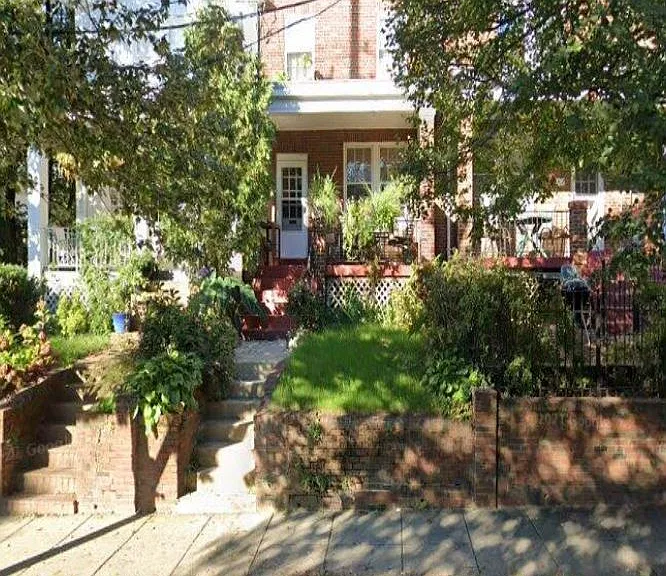 2410 39th St NW — Photo 2