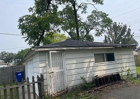 5th image of 14835 S Cleveland Ave