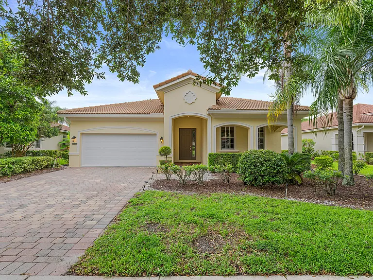 6752 Osage Cir — Photo 1