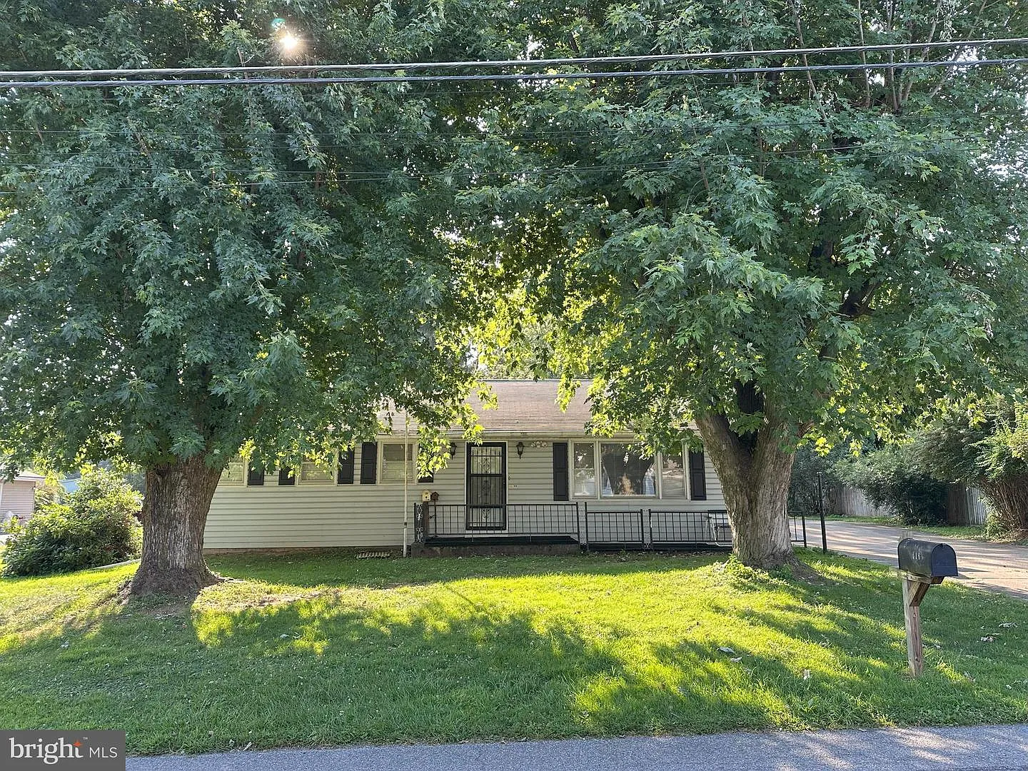 111 Poplar St photo 1
