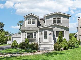 7320 Hamilton Ave, Burr Ridge, IL 60527