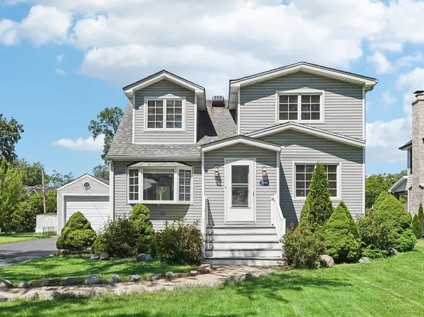 7320 Hamilton Ave, Burr Ridge, IL 60527