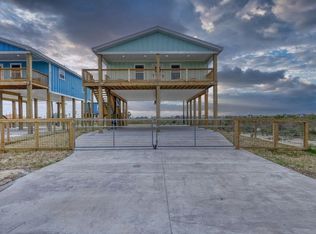 370 W Misty Oak Ln, Rockport, TX 78382