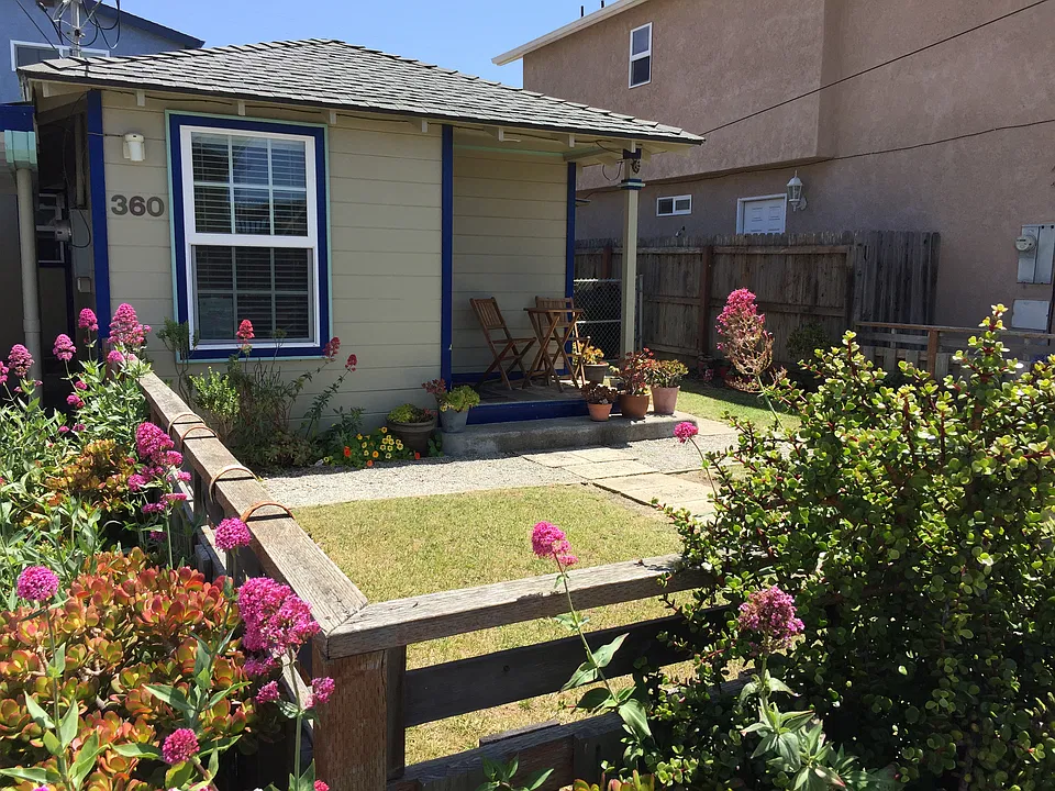 360 Luzon St