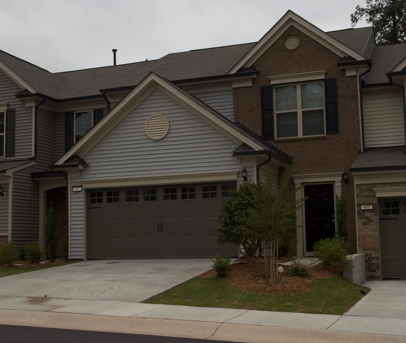 3 bed, 2.5 bath, 1896 sqft, $2,250 — Photo 3