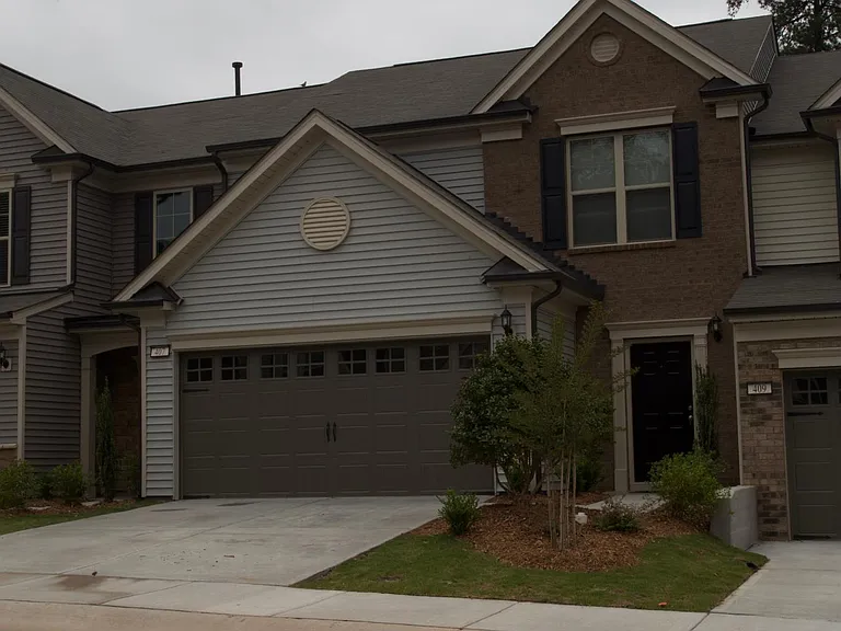 407 Chanson Dr — Photo 3