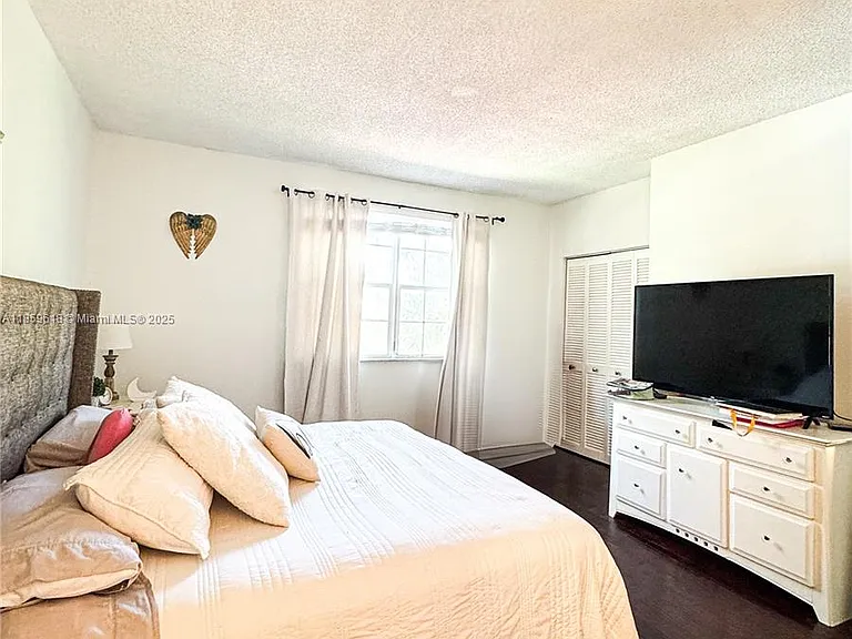 1543 Barcelona Way — Photo 9