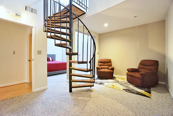 Sold by R New York | media 2