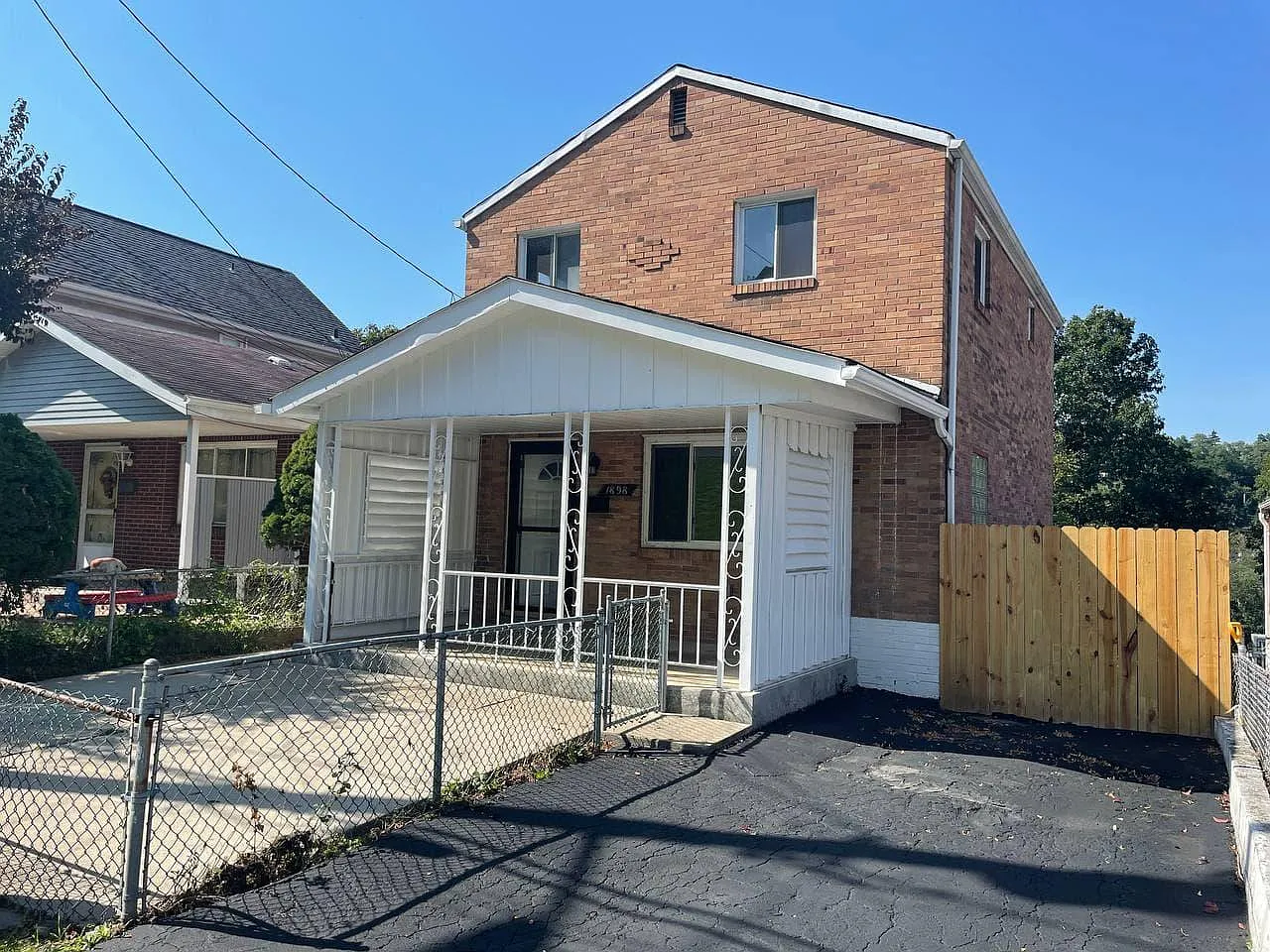 3 bed, 1200 sqft, $1,690 — Photo 1