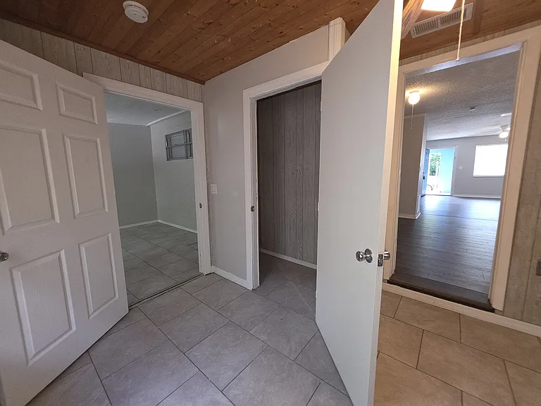 843 Grove Ave — Photo 22