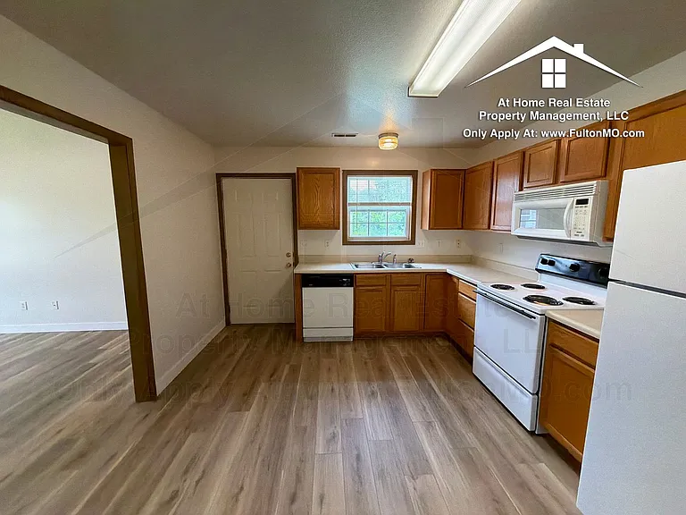 469471 Law Ct — Photo 8