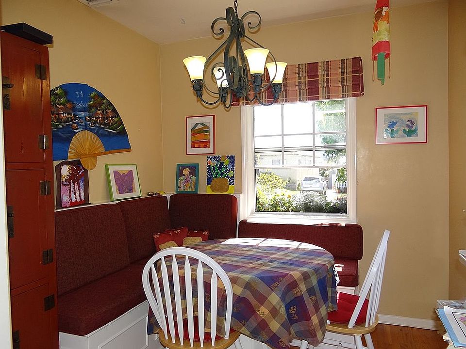 Breakfast Nook 