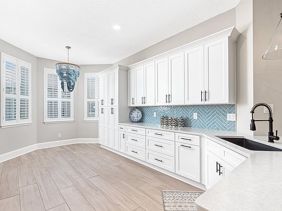 3rd image of 2105 Makarios Dr