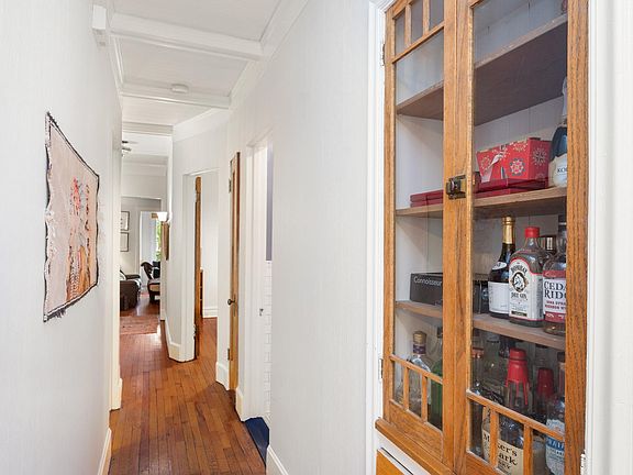 Built-in in dining room