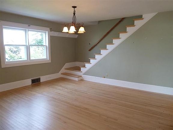 4th image of 22125 6th St