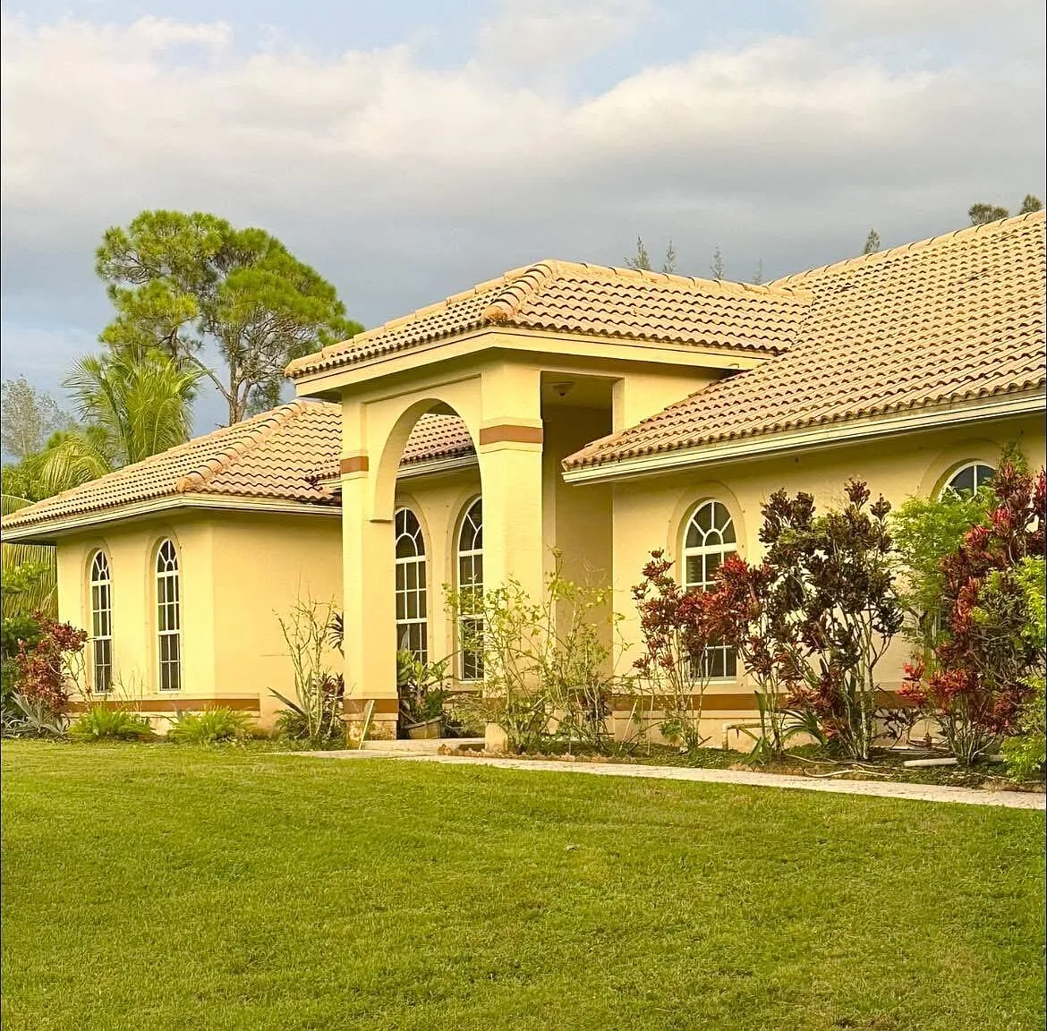 5 bed, 3.0 bath, 2644 sqft, $9,000 — Photo 3