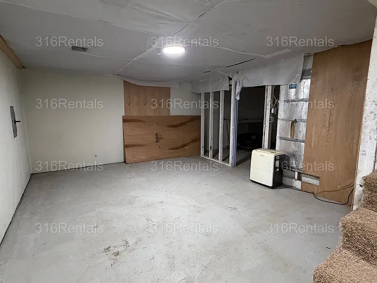 501 W Clark Ave — Photo 15