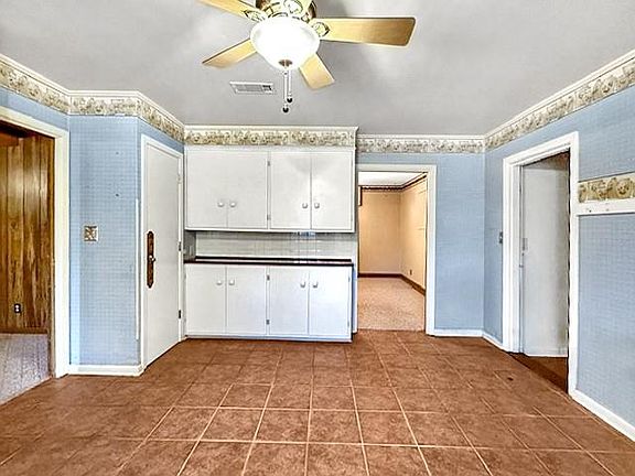 5th image of 412 Neal St