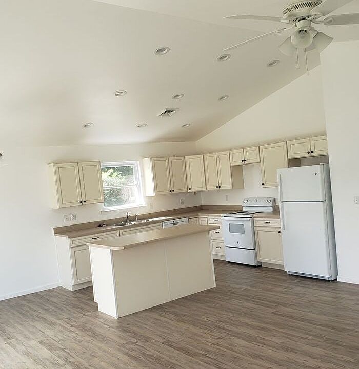 2nd image of 424 N Mansion St