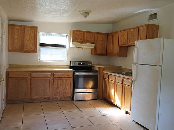 5th image of 2540 Spirea St