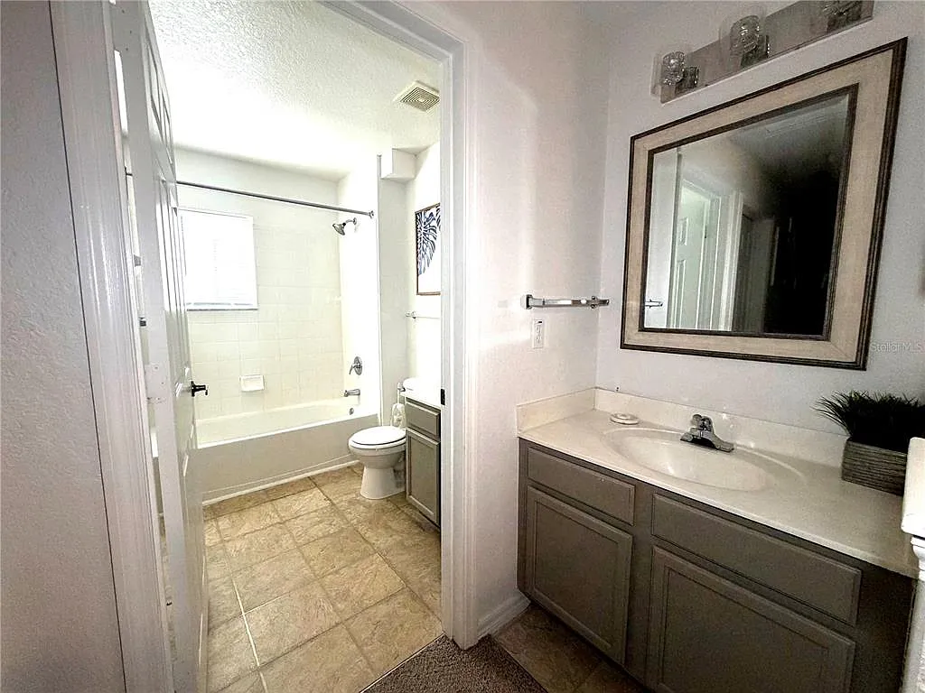 4 bed, 3.0 bath, 1470 sqft, $2,000 — Photo 2