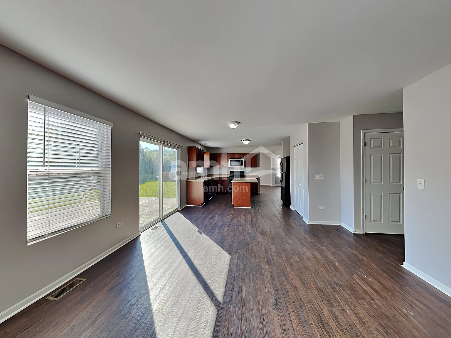 3 bed, 2.5 bath, 2512 sqft, $3,140 — Photo 3