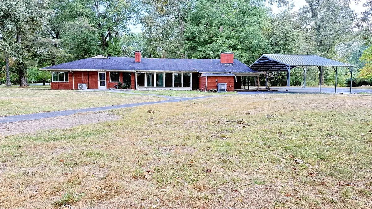 3 bed, 2.0 bath, 2511 sqft, $2,500 — Photo 4