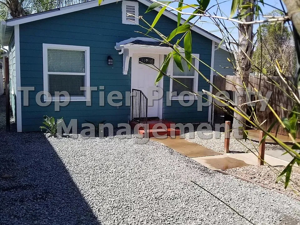 2943 Kalmia St
