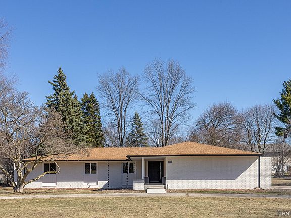 2nd image of 1661 Winthrop Rd