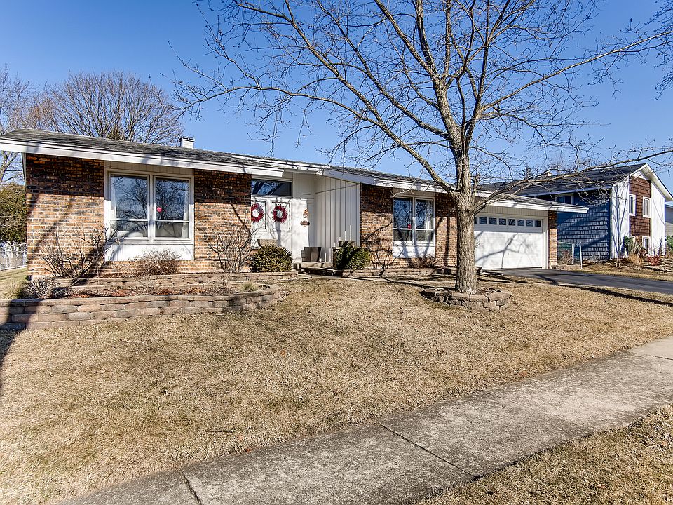 1st image of 6819 Woodridge Dr