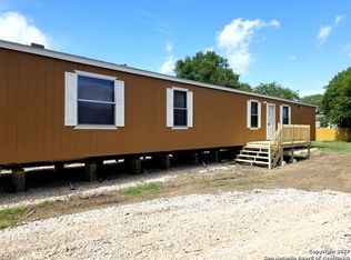 915 Kayroe Rd, Adkins, TX 78101