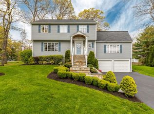 4 Currie Cir, Lynnfield, MA 01940