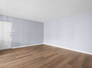 4278 Chateau De Ville Dr APT D, Saint Louis, MO