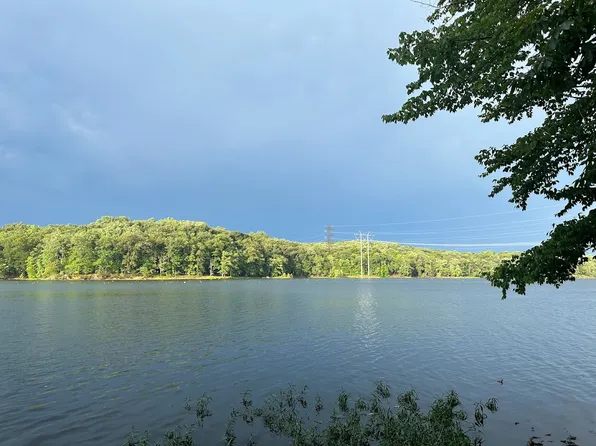 2490 Tree House Dr #Basement, Woodbridge, VA 22192