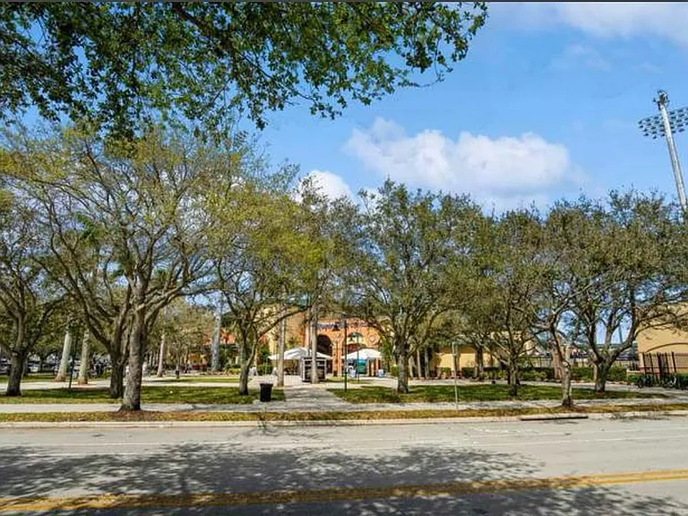 1200 Town Center Dr #305 — Photo 7