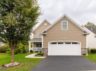 2 Bluffs Ct, Hamburg Boro, NJ 07419