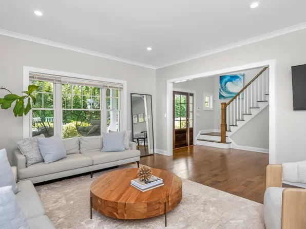 112 Montauk Hwy, Westhampton, NY 11977