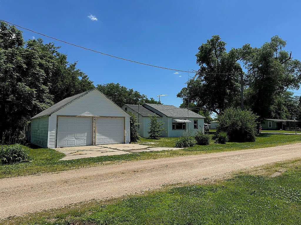 740 W 10th St, North Bend, NE 68649 | Zillow