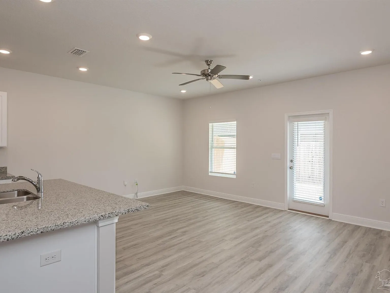 3 bed, 2.5 bath, 1537 sqft, $1,800 — Photo 4