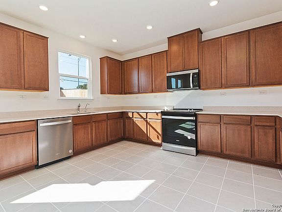 4th image of 10643 Military Drive West #18