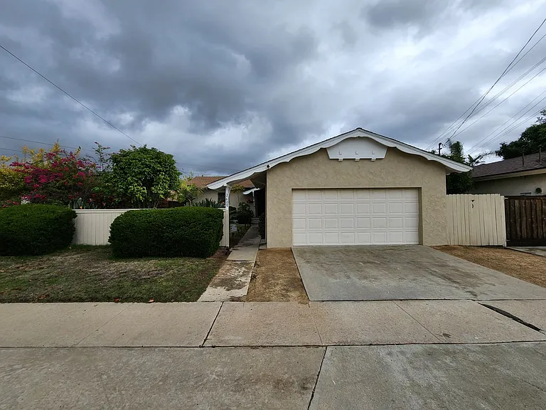 2609 Elyssee St — Photo 1
