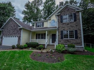 71 Deer Run Holw, Halfmoon, NY 12065