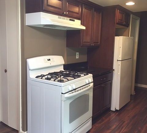 4th image of 1356 Beachland Blvd