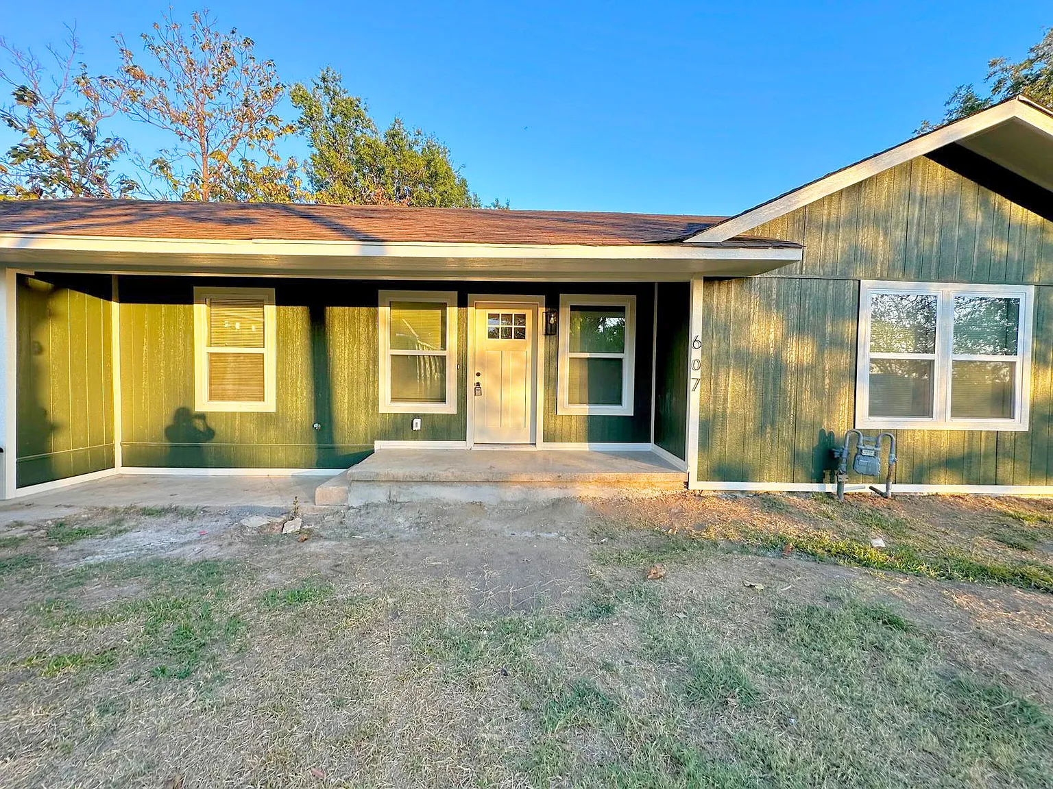 4 bed, 1838 sqft, $2,200 — Photo 1