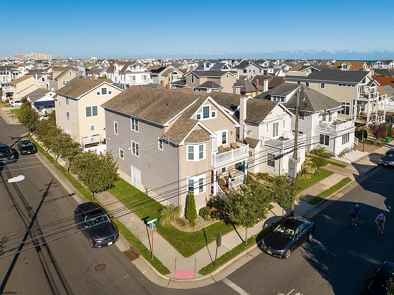 29 N Iroquois Ave — Photo 3