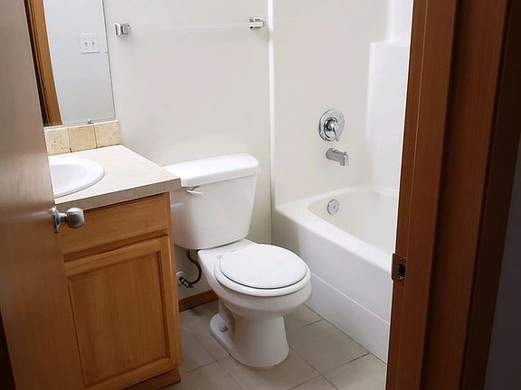 4th image of 1609 E 68th St Unit 3B