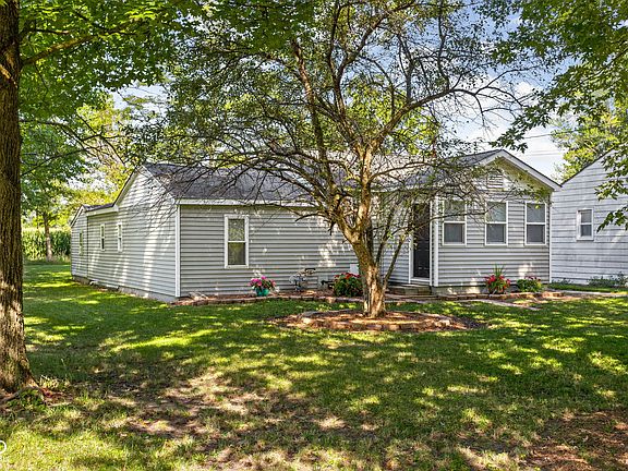 3rd image of 3272 Clover Dr