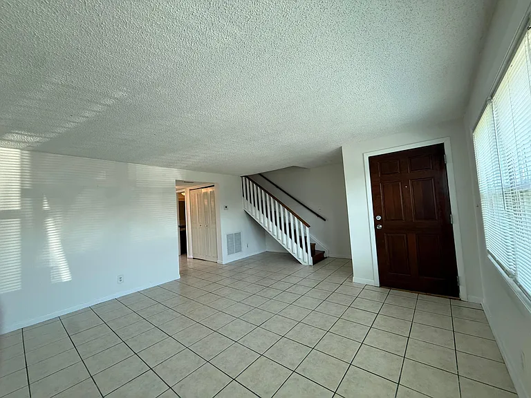347 Gulfstream Rd — Photo 5
