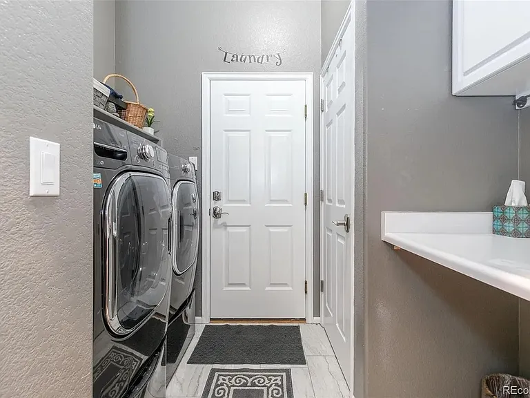 17072 Cornerstone Dr — Photo 2